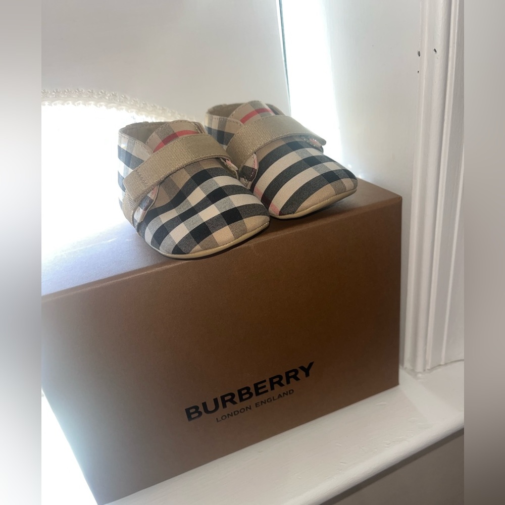 Burberry baby boy shoes